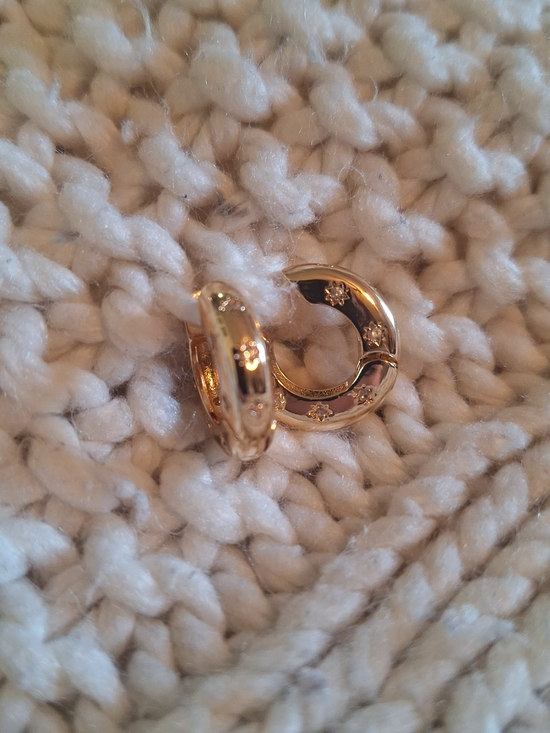 Trendy boutique Jewelry - Gold Shiny Star Accent Hoop Earrings - Womens Jewelry 925 Italy NWOT!